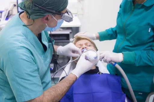 Czego używa się do wyrywania zębów u dentysty?