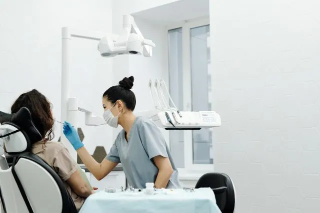 Zabieg ze znieczuleniem u dentysty - jak przebiega taka wizyta?